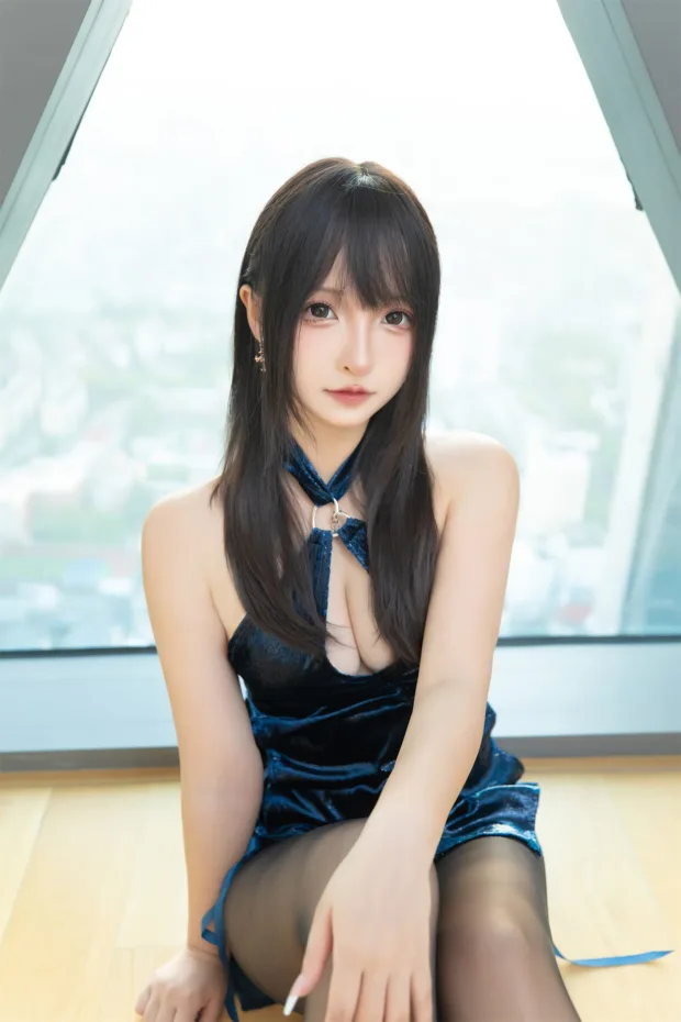 神楽坂真冬 蓝衣旗袍 1