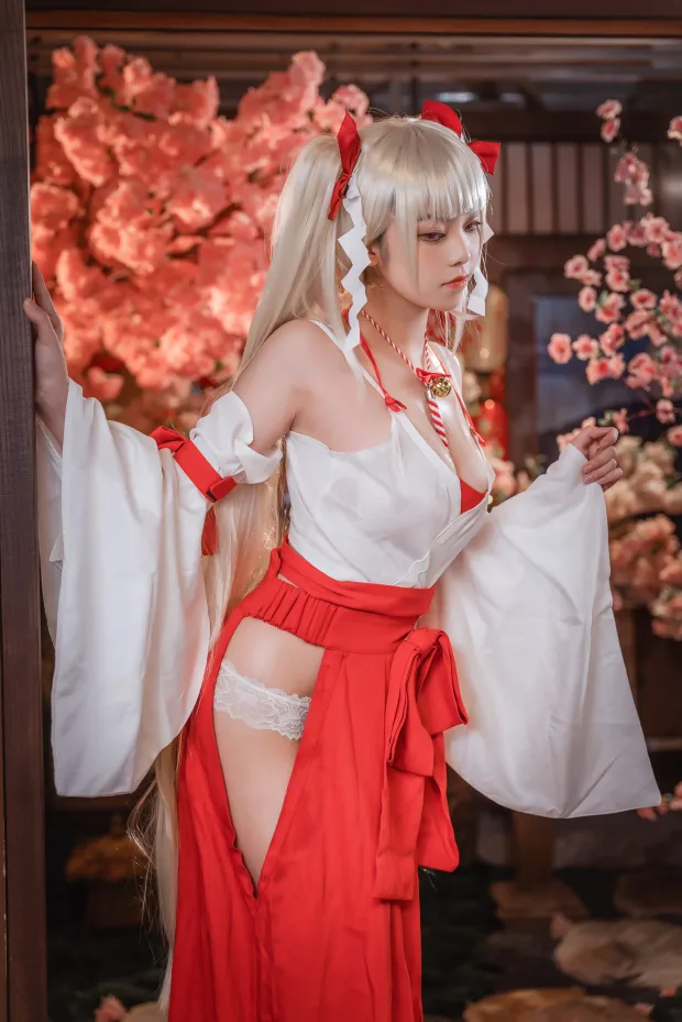 蜜汁猫裘 可畏巫女 8