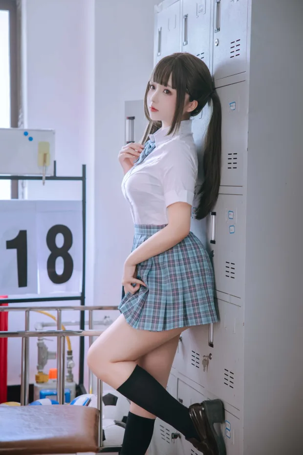 日奈娇 更衣室 1