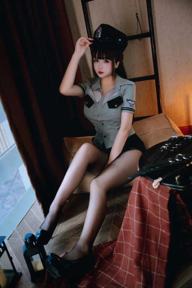 日奈娇 – 教官 1