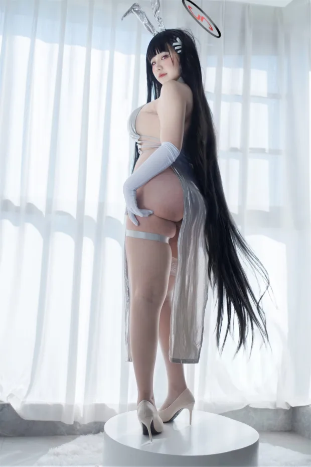 阿半今天很开心 蔚蓝档案 调月莉音·银色长裙 2