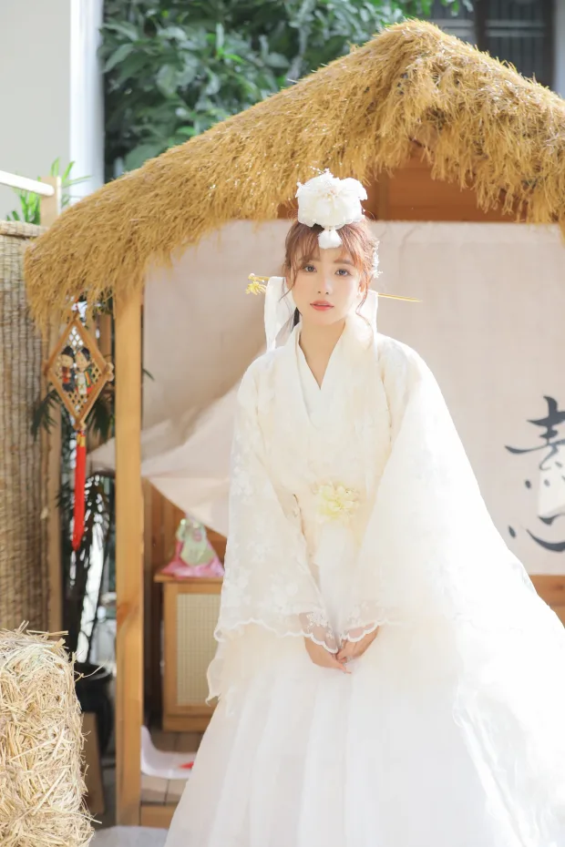 [艺图语]2023.01.11 Vol.2892 延吉服写真[22P] 3