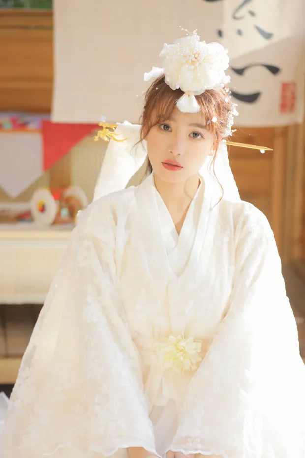 [艺图语]2023.01.11 Vol.2892 延吉服写真[22P] 8