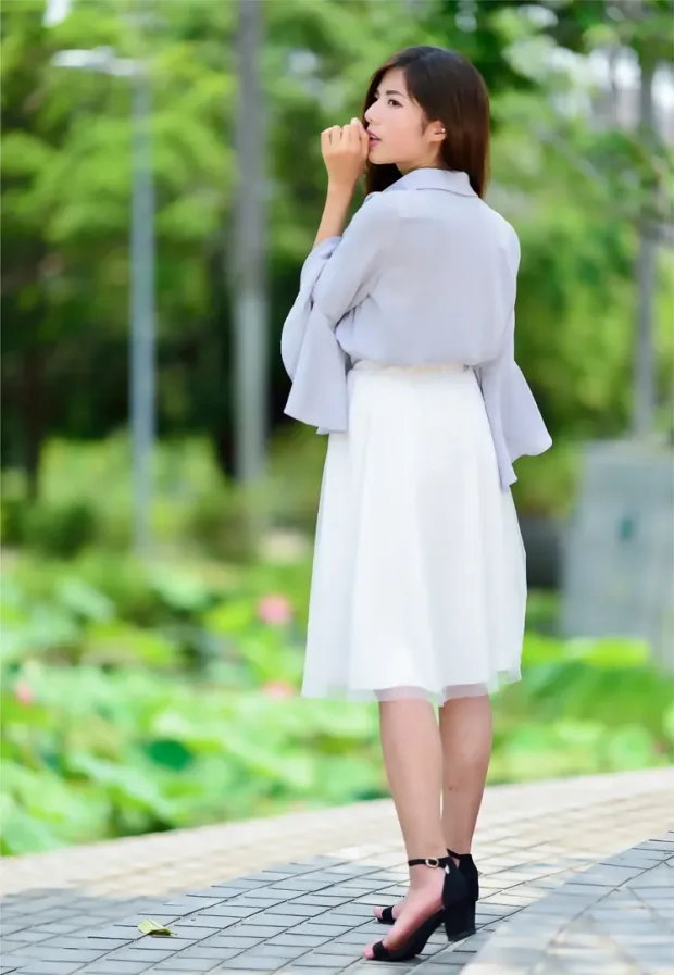 [街拍丝足] NO.145 方唯真 飘逸长裙涼高美腿[184P] 3