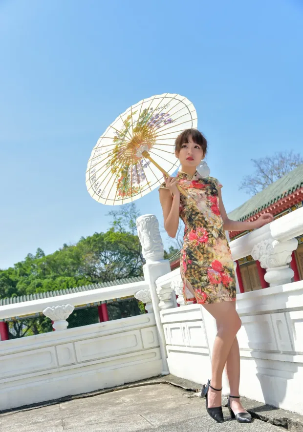 [街拍丝足] NO.189 繆婉瑜 碎花短旗袍高跟美腿[68P] 1