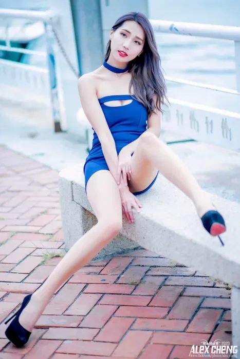 [街拍丝足] NO.023 長腿美模Anita 竹萱 性感外拍[44P]