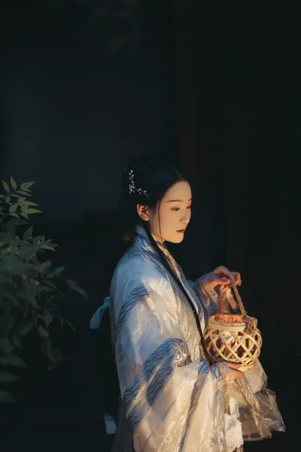 [艺图语] 2021.10.19 Vol.370 – 南歌子 淡蓝色忧伤静流淌[27P] 8