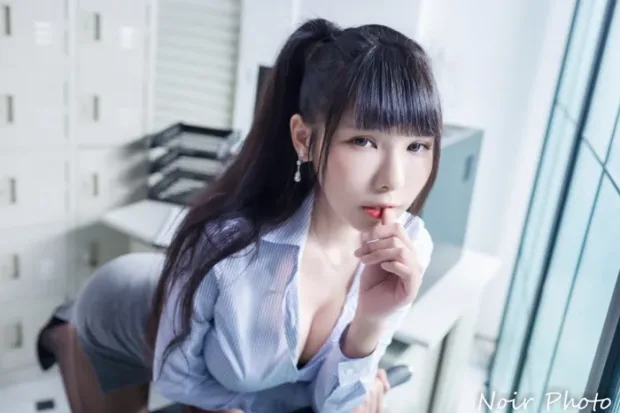 [街拍丝足] NO.072 依霜 OL黑丝 高跟美腿外拍[37P] 8