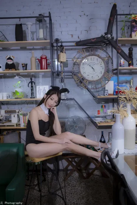 [街拍丝足] NO.109 小嘉 性感兔女郎 高跟美腿棚拍[49P] 7