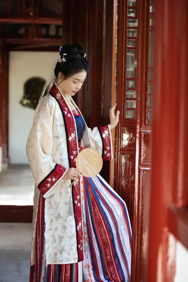 [艺图语] 2021.08.27 Vol.185 – 小园游记 肖肖[26P] 4