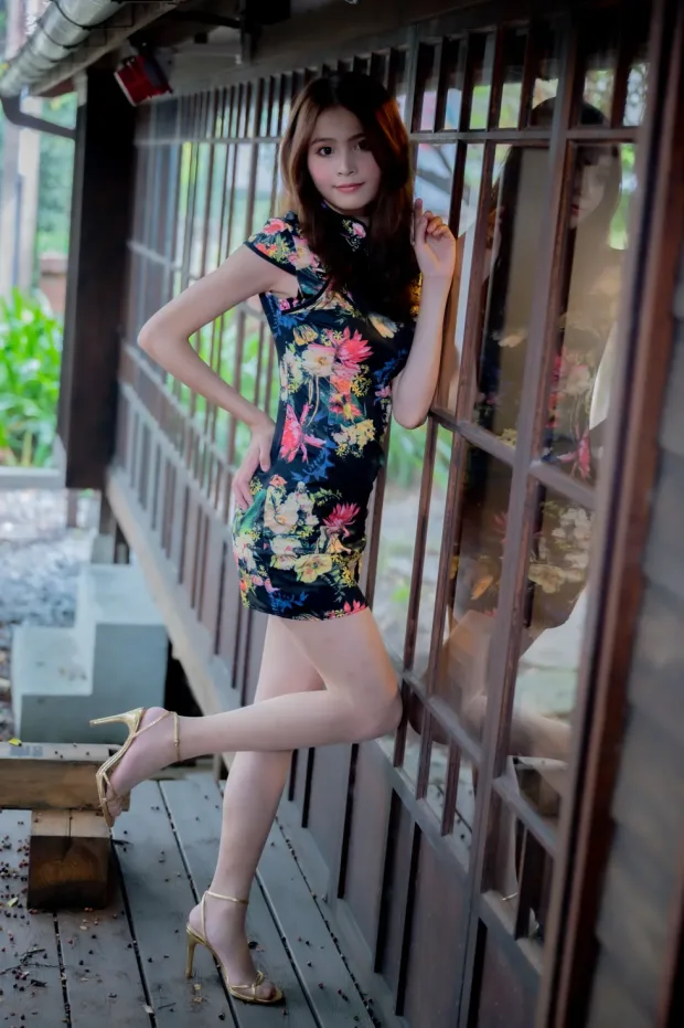 [街拍丝足] NO.202 何佳欣 黑花短旗袍丝袜高跟美腿[97P] 6