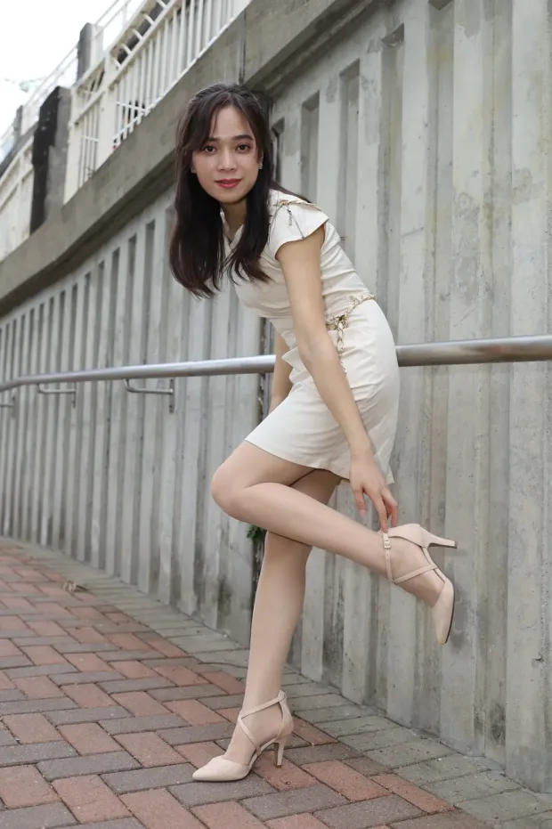 [街拍丝足] NO.107 Vency Shen 米色连衣裙丝袜高跟美腿[70P] 2