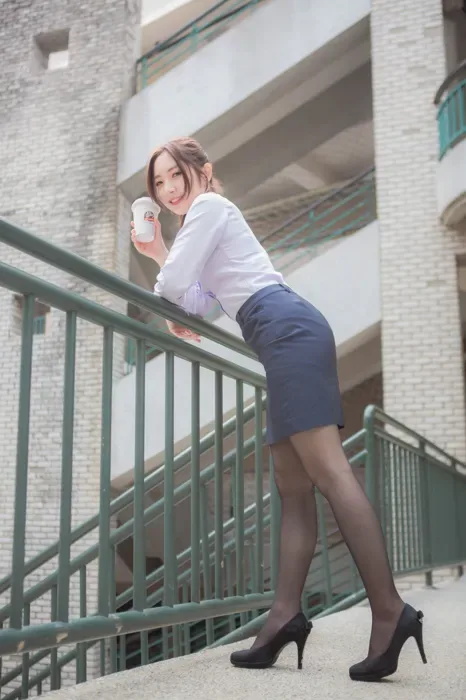 [街拍丝足] NO.164 林华 OL制服 高跟美腿外[42P] 8