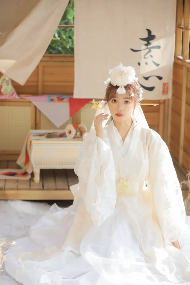 [艺图语]2023.01.11 Vol.2892 延吉服写真[22P] 7
