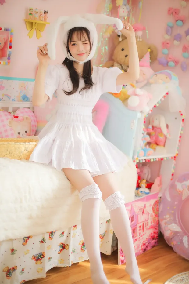 [艺图语] 2021.08.14 Vol.130 – 小羽毛 久久[22P] 3