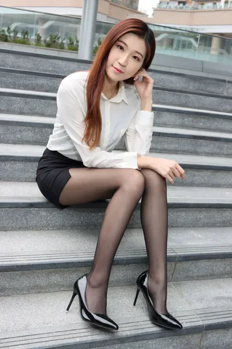 [街拍丝足] NO.024 长腿美模Rita Li 性感造型外拍[75P] 2
