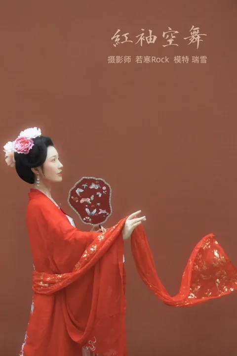 [艺图语] 2021.10.27 Vol.395 – 红袖空舞 瑞雪[22P]