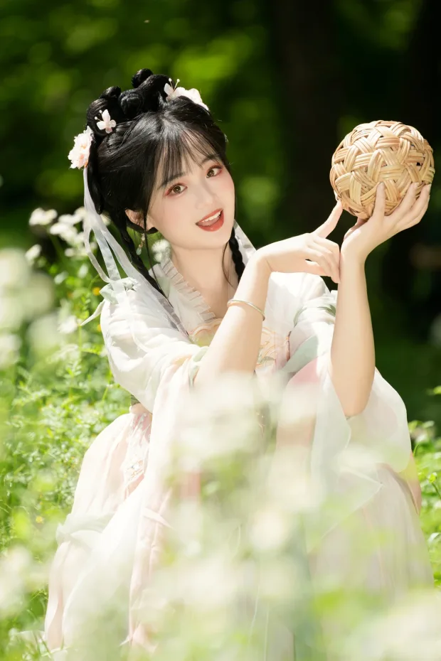 [艺图语]2024.06.01 Vol.3053 – 穿汉服去赏花[22P] 4