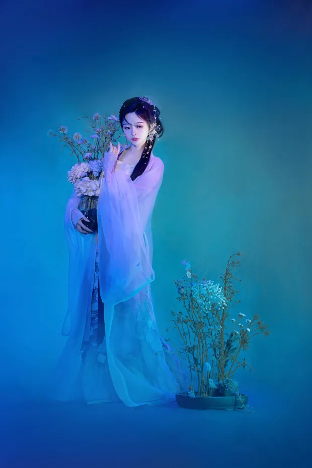[艺图语]2023.01.10 Vol.2885 – 她是那一抹蓝[22P] 7