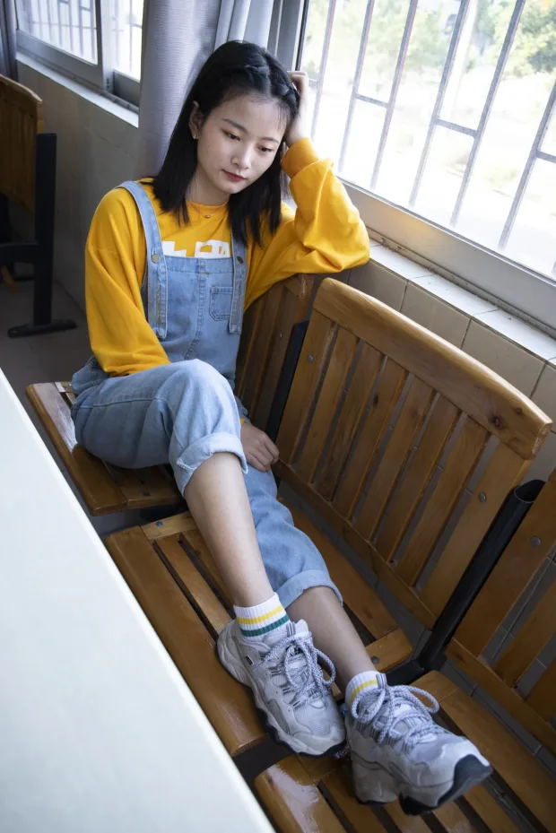 [南国足艺] NO.019 刁钻的角度 四川妹子琳琳教室秀美脚[121P] 2