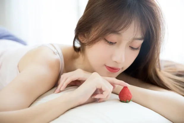 [艺图语] 2021.11.13 Vol.444 – 草莓的味道 KK[23P] 3