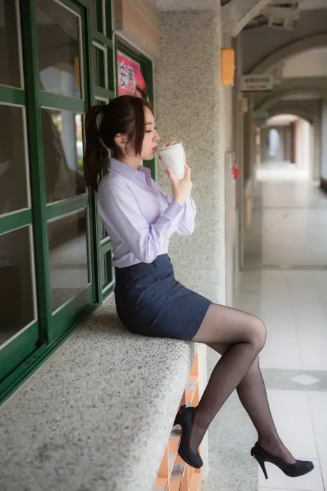 [街拍丝足] NO.164 林华 OL制服 高跟美腿外[42P] 4