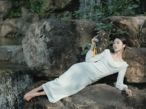[艺图语]2022.12.19 Vol.2713 – 落叶飞花[46P] 4