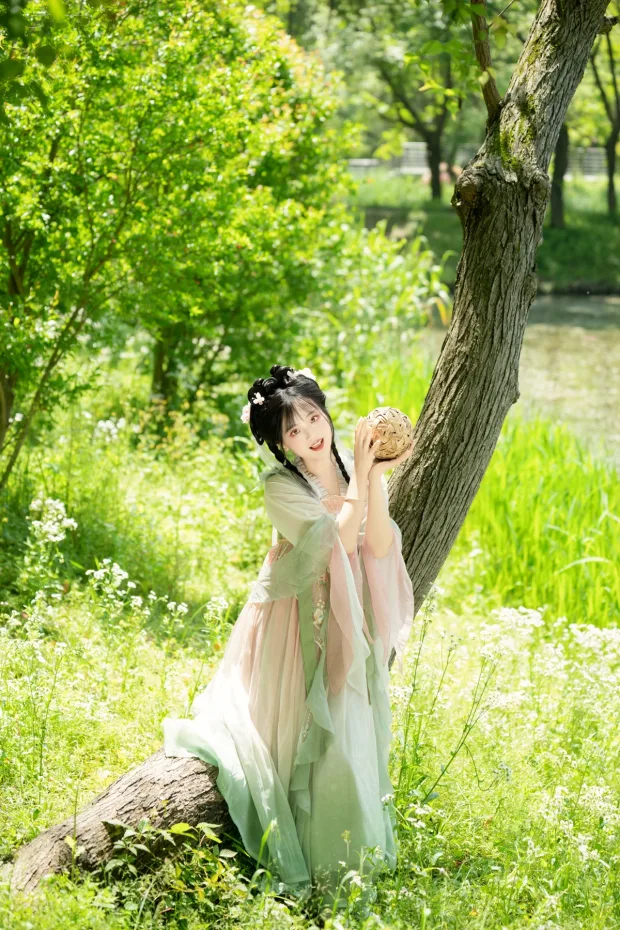 [艺图语]2024.06.01 Vol.3053 – 穿汉服去赏花[22P] 8