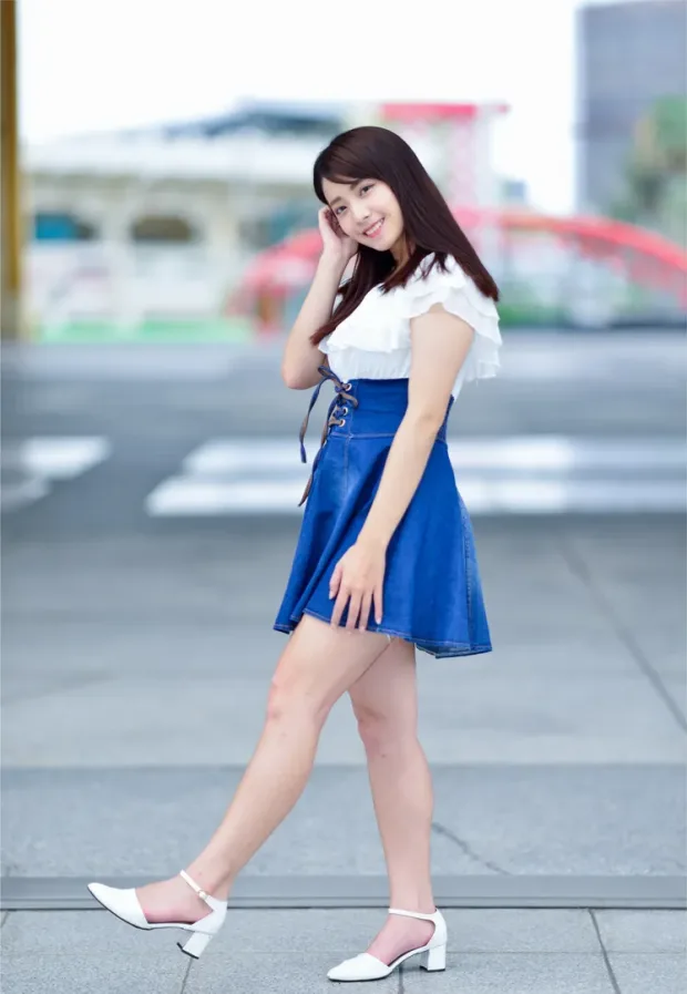 [街拍丝足] NO.168 姍姍 牛仔短裙涼高美腿[35P] 3
