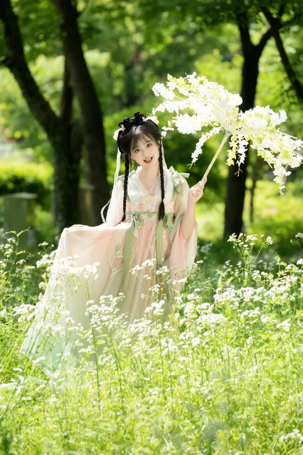 [艺图语]2024.06.01 Vol.3053 – 穿汉服去赏花[22P] 3