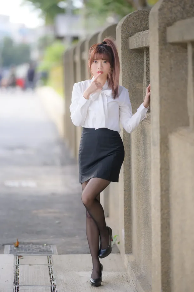 [街拍丝足] NO.237 OL黑丝制服高跟[296P] 2