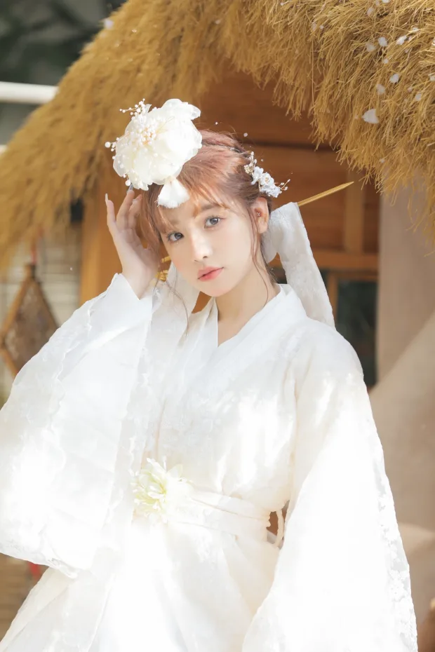 [艺图语]2023.01.11 Vol.2892 延吉服写真[22P] 5