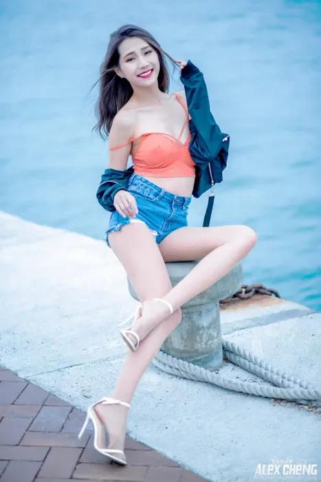 [街拍丝足] NO.023 長腿美模Anita 竹萱 性感外拍[44P] 2
