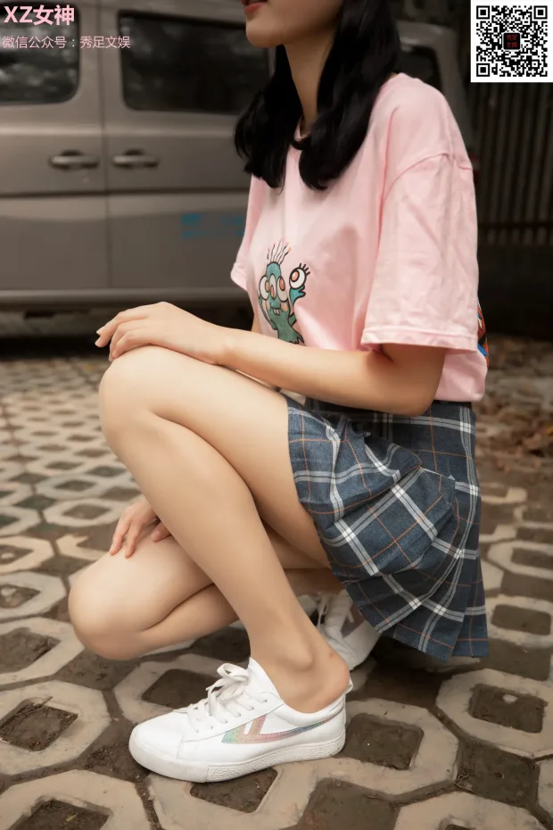 [街拍丝足] NO.006 青春无敌的百褶裙少女[60P] 2