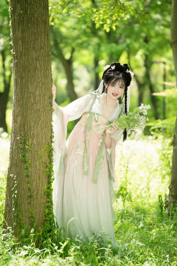 [艺图语]2024.06.01 Vol.3053 – 穿汉服去赏花[22P] 7