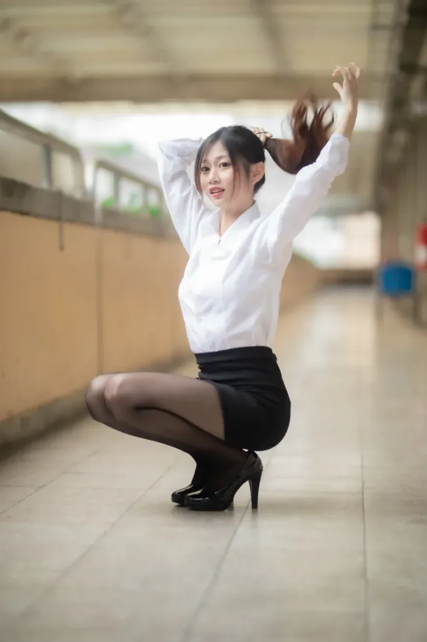 [街拍丝足] NO.128 Dolly Liu OL黑丝高跟美腿[31P] 7