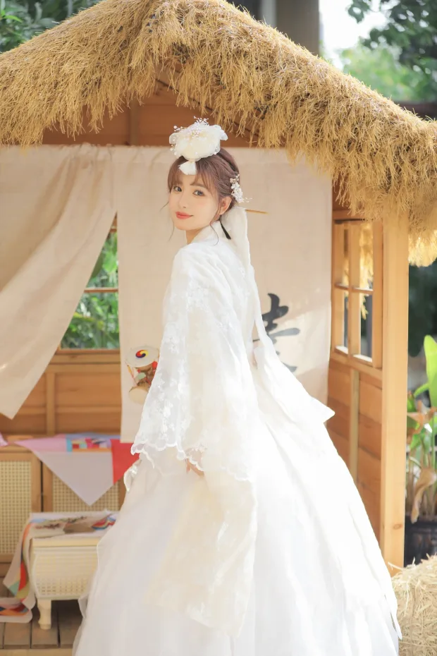 [艺图语]2023.01.11 Vol.2892 延吉服写真[22P] 4