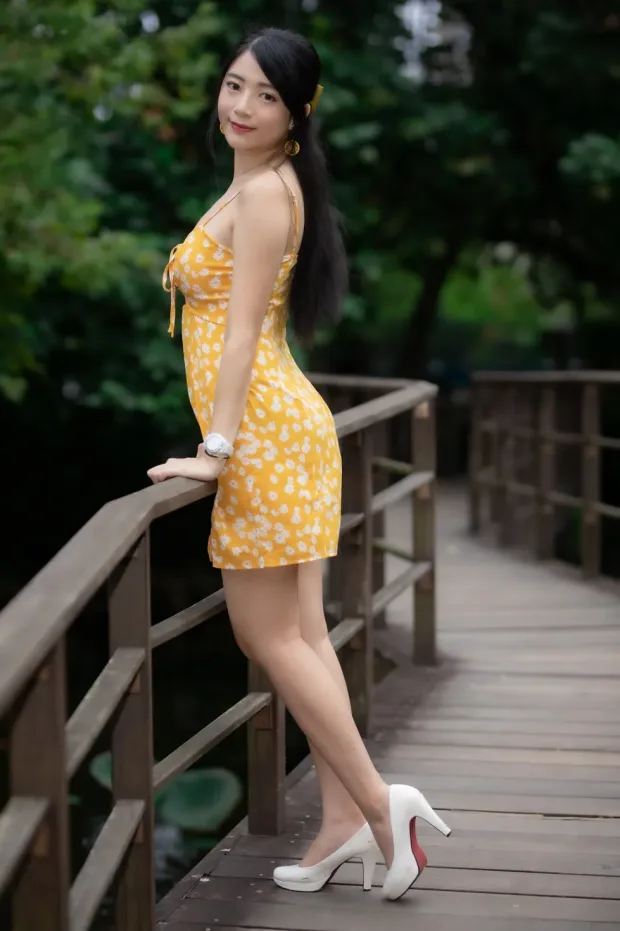 [街拍丝足] NO.170 湘芹 吊带连衣裙高跟美腿[48P] 1