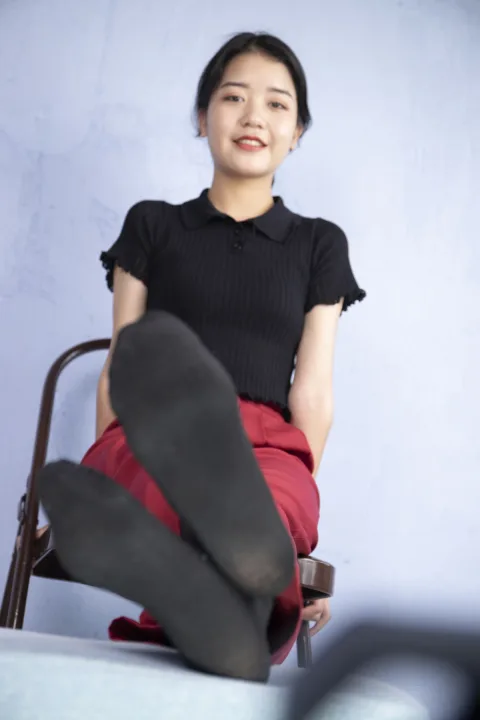 [南国足艺] NO.013 气质美女小雨试镜，修长性感的美脚，脚型真漂亮，人美脚更美[81P]