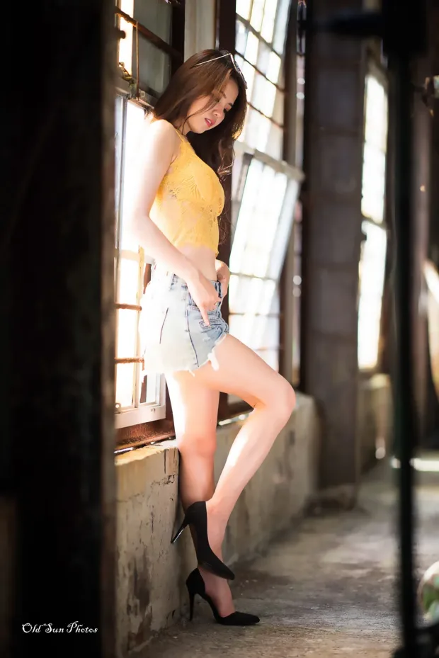 [街拍丝足] NO.192 Debby Chiu 露肚牛仔短裤高跟美腿[53P] 5