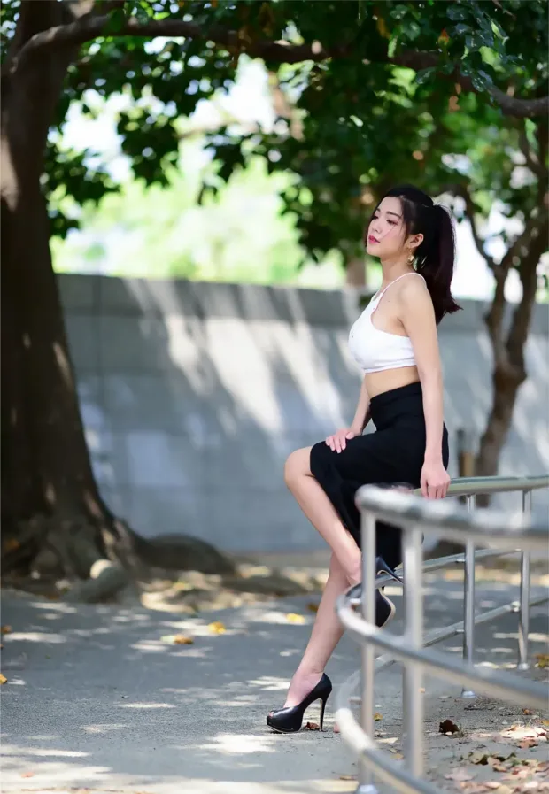 [街拍丝足] NO.162 莎莎 露肚高叉长裙高跟美腿[122P] 2