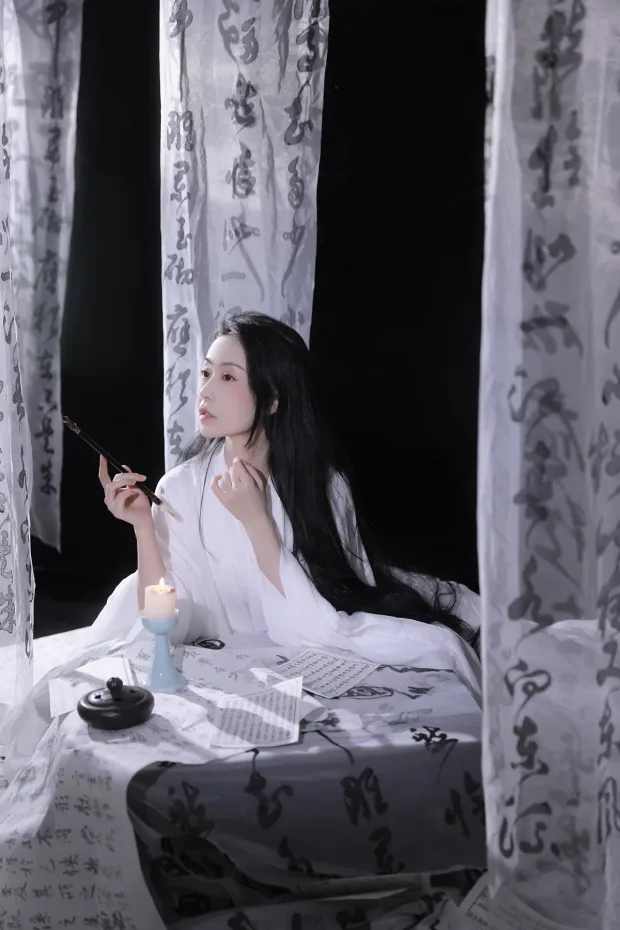 [艺图语]2023.01.02 Vol.2819 – 提笔写月[19P] 4