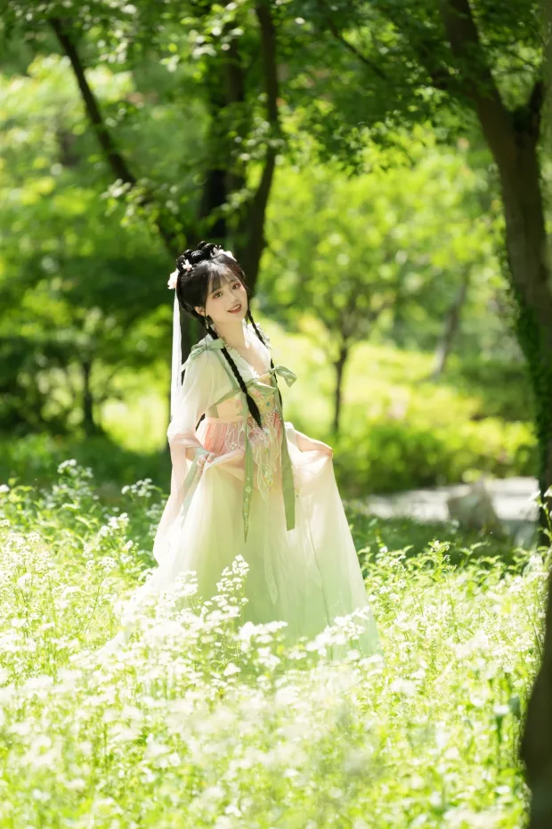 [艺图语]2024.06.01 Vol.3053 – 穿汉服去赏花[22P] 6