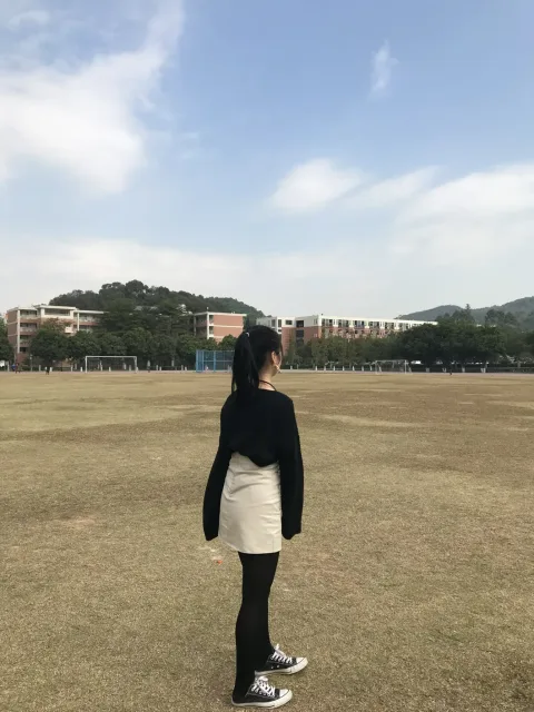 [街拍丝足] NO.007 操场散拍合集[91P]