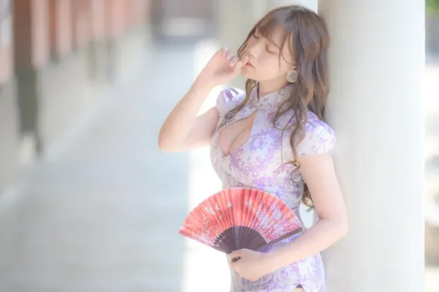 [街拍丝足] NO.040 Listening 旗袍絲襪高跟美腿外拍[87P] 8