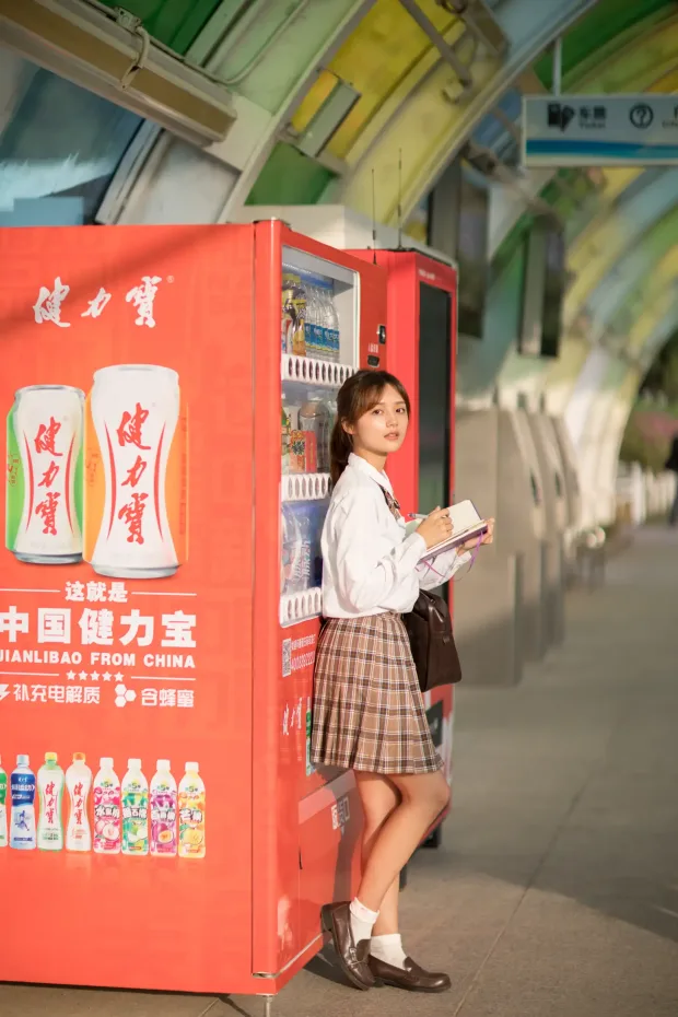 [艺图语] 2021.09.30 Vol.330 – 站台 雨文[23P] 5