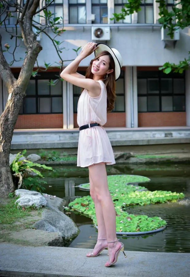 [街拍丝足] NO.180 张筠 连衣裙凉高美腿[29P] 3