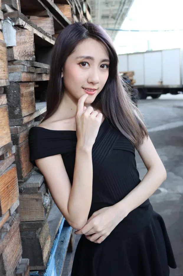 [街拍丝足] NO.140 Elaine Chung 连衣裙丝袜凉高美腿[73P] 6