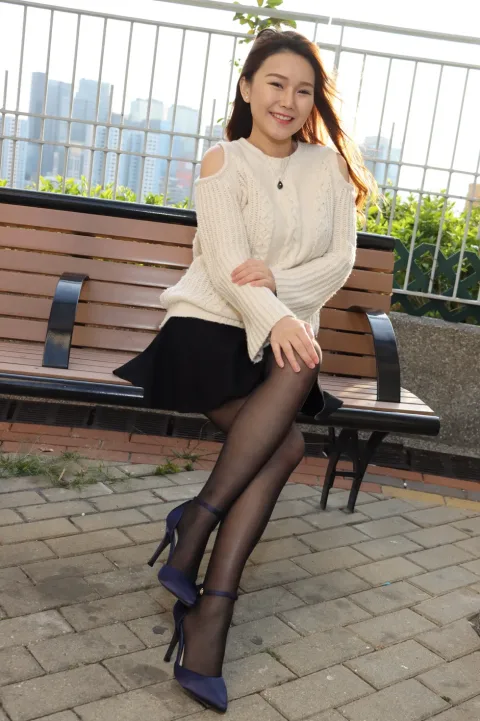 [街拍丝足] NO.099 Erika 短裙黑丝高跟美腿[115P]