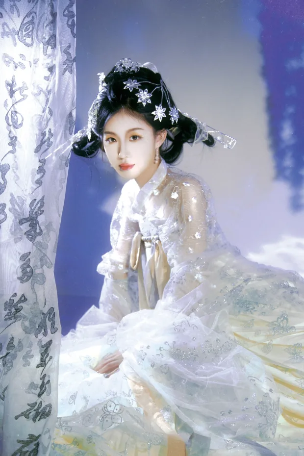 [艺图语]2022.12.28 Vol.2782 – 银睿姬[34P] 8